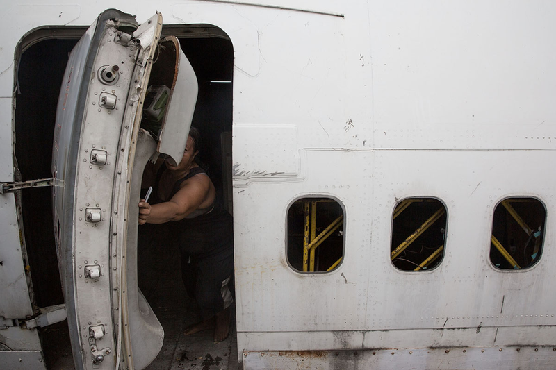 Illustration for article titled Bangkok's Homeless Are Turning These Decommissioned Airplanes Into Makeshift Homes